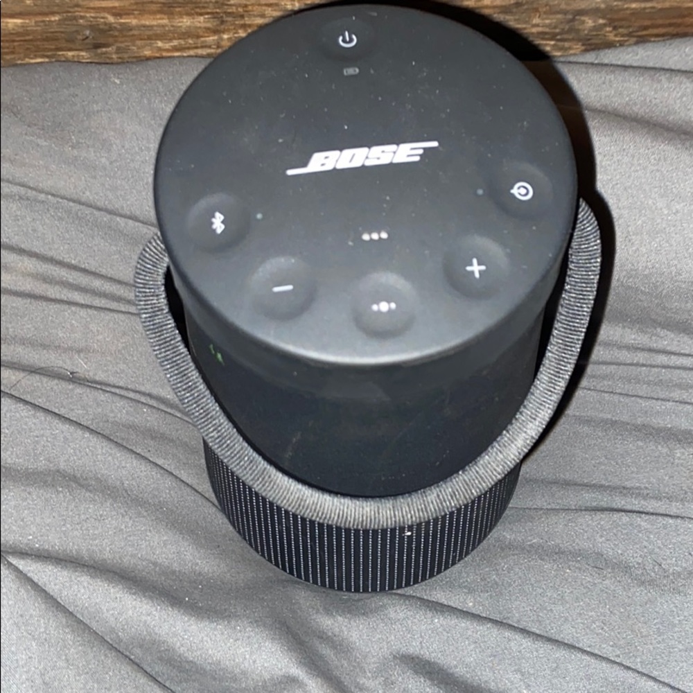 Bose Bluetooth speaker lightly used works like new